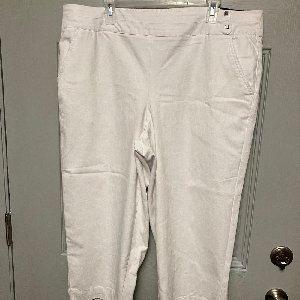 WOMENS ALFRED DUNNER SIZE 18W WHITE SPANDEX/COTTON/POLY BLEND CAPRI SLACKS